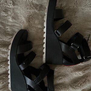 Sorel Black sandals size 7 Wedge